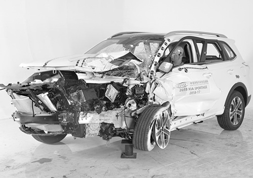 不同车型在碰撞测试中的表现如何影响购买？