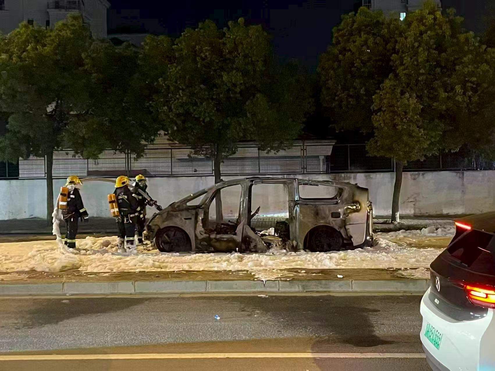 理想汽车回应MEGA起火事故：驾乘人员全部安全离车，积极配合调查